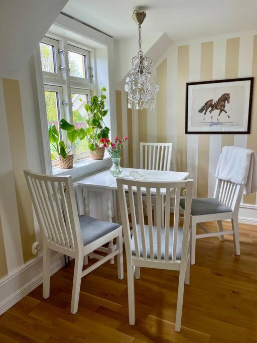 Charmigt Sekelskifteshus Med Naerhet Till Det Mesta Eskilstuna Extérieur photo