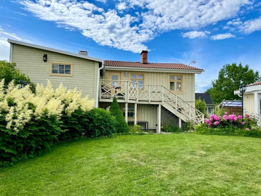 Charmigt Sekelskifteshus Med Naerhet Till Det Mesta Eskilstuna Extérieur photo