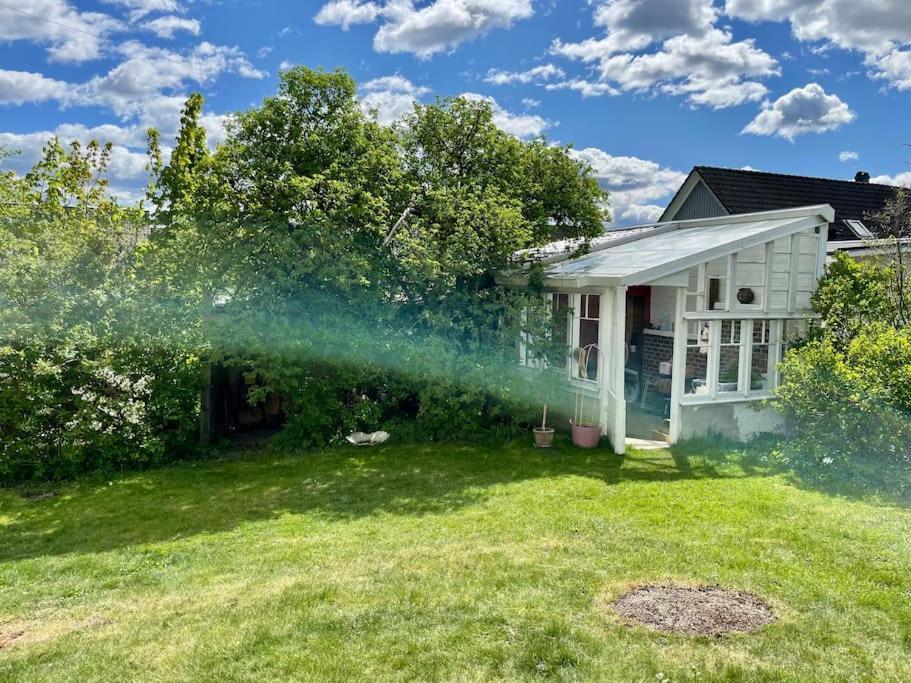 Charmigt Sekelskifteshus Med Naerhet Till Det Mesta Eskilstuna Extérieur photo